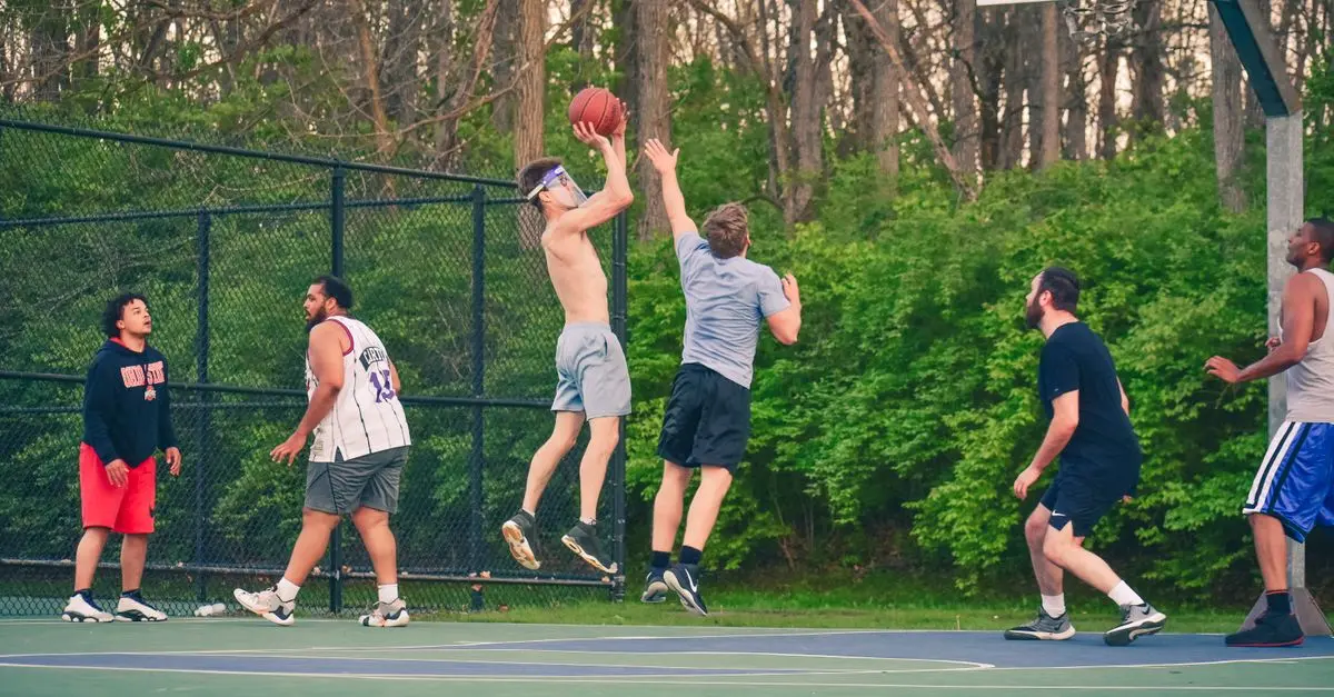 Impact de la physique sur les techniques de jeu au basket